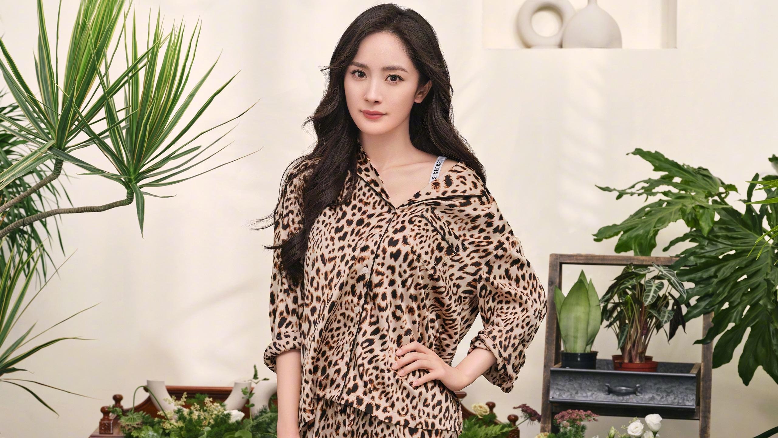 希腊女篮在欧洲锦标赛中再夺金牌，传统强队再续辉煌，希腊女球迷